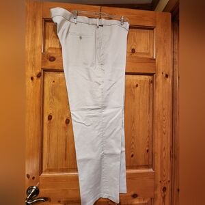 Haggar Classic Fit Premium No Iron Khaki 42 x 30